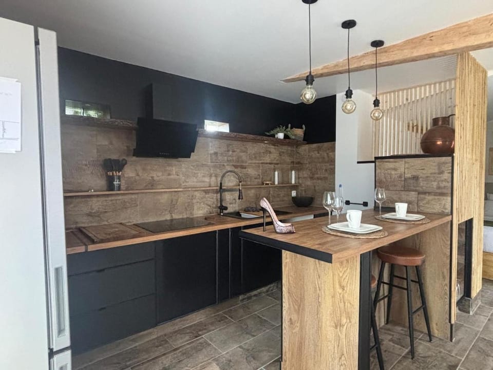 Coffee/tea facilities, Kitchen or kitchenette, Dining area, pet friendly, stove