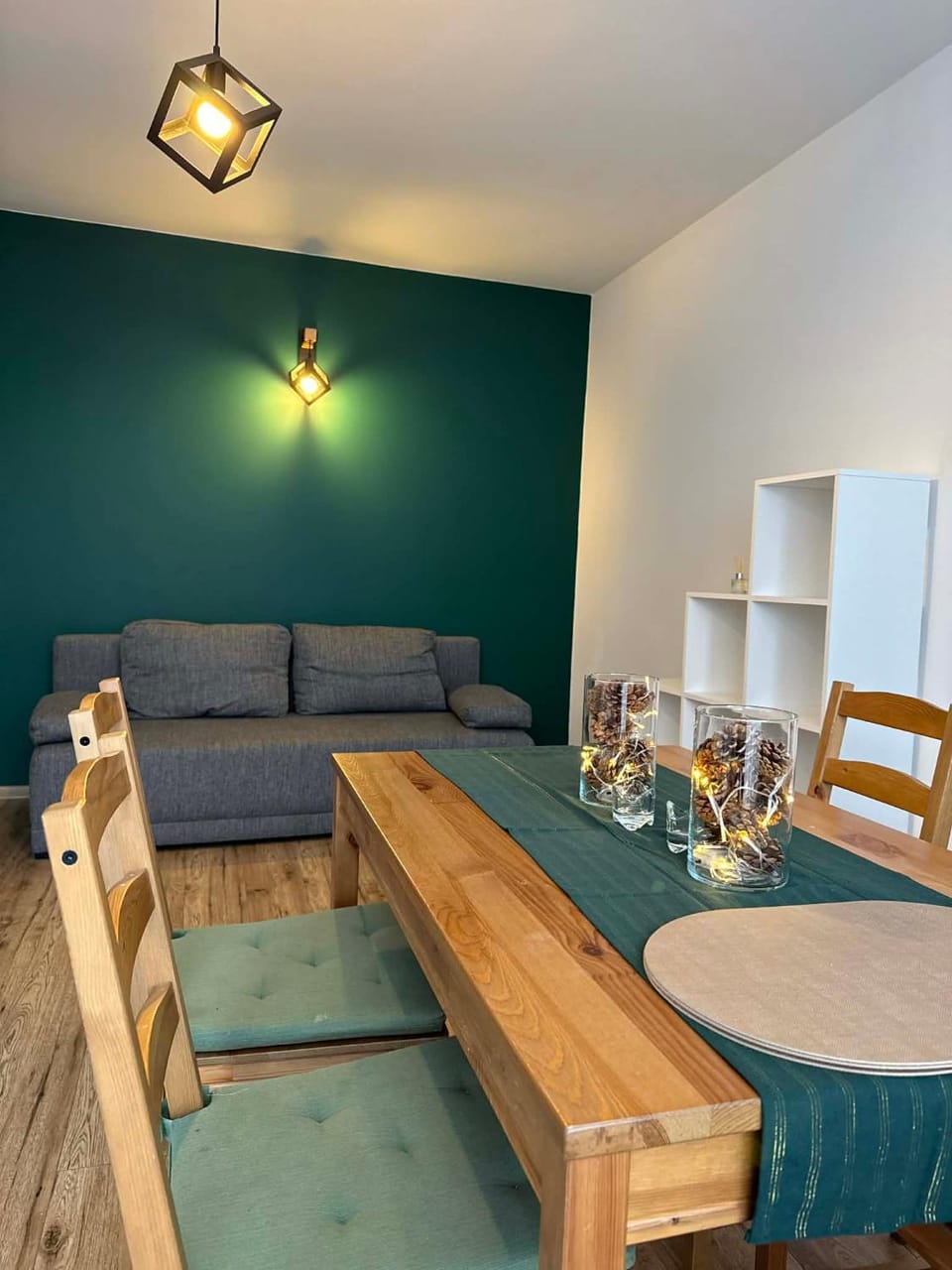 Bed, Dining area