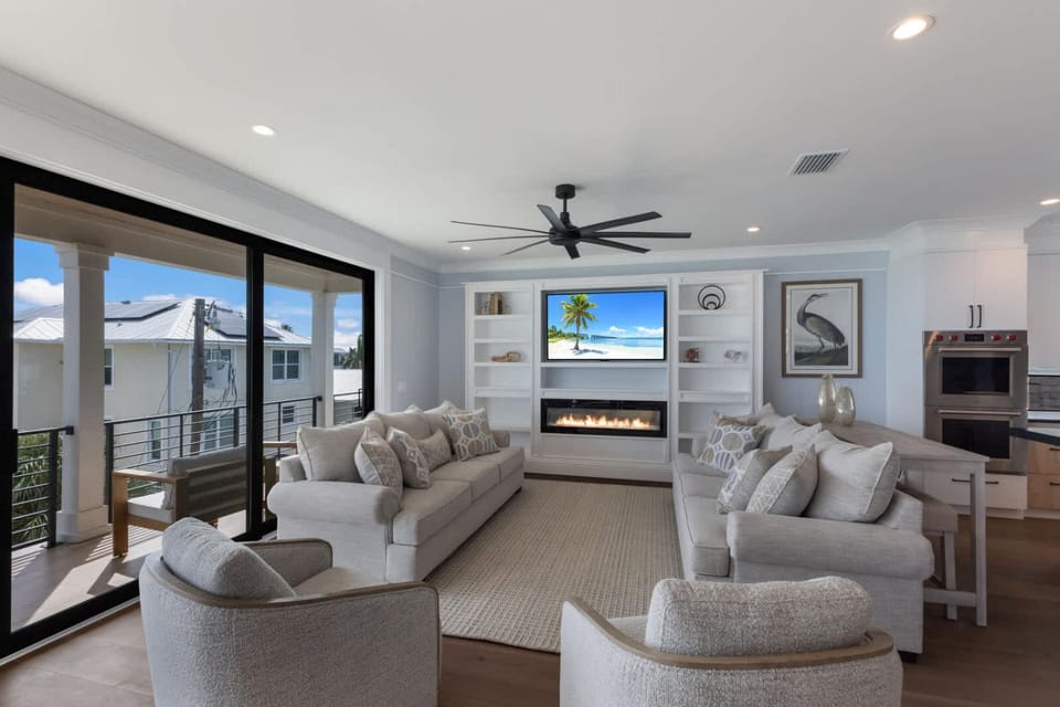 Aqua - Brand New Luxury Beach House on AMI House in Bradenton Beach