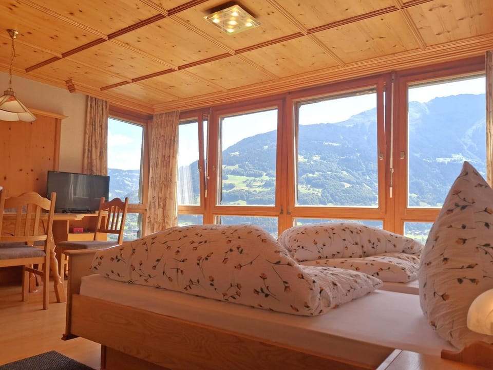 TV and multimedia, Bedroom, Mountain view