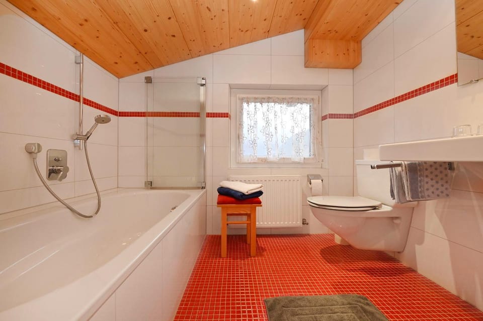 Shower, Toilet, Bathroom, Bath, towels