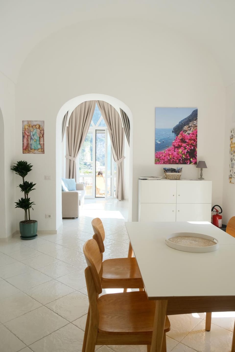 Photo of the whole room, Dining area, Lunch