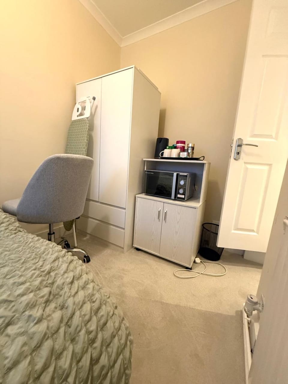 Luxurious Bedroom and Living room in a House Vacation rental in Romford