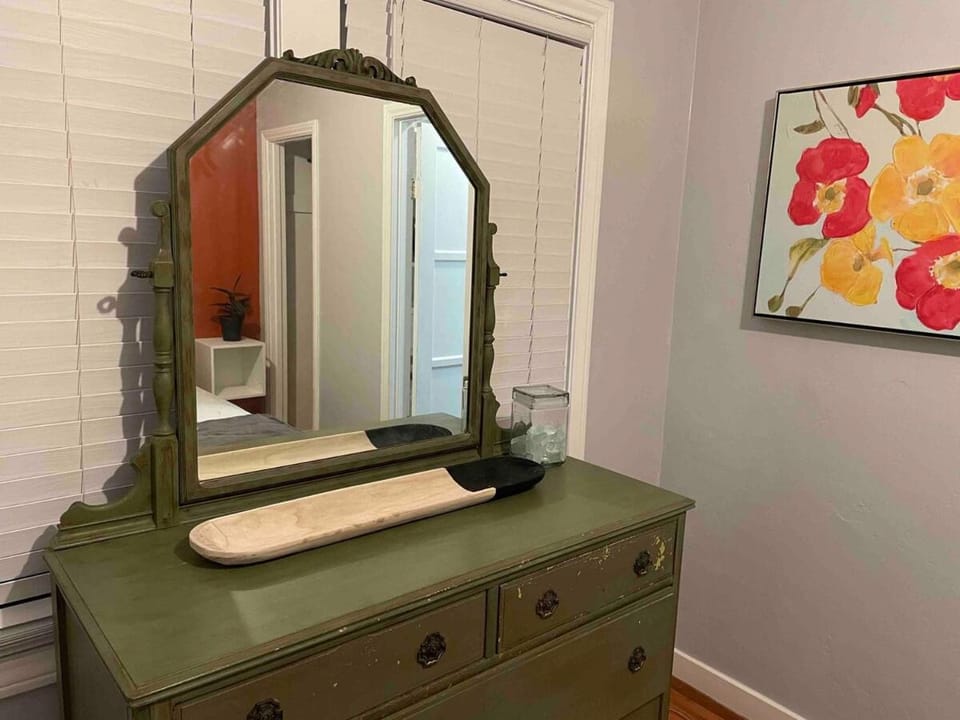 Remodeled 1BD 1920s Craftsman 1666 Apartment in San Diego