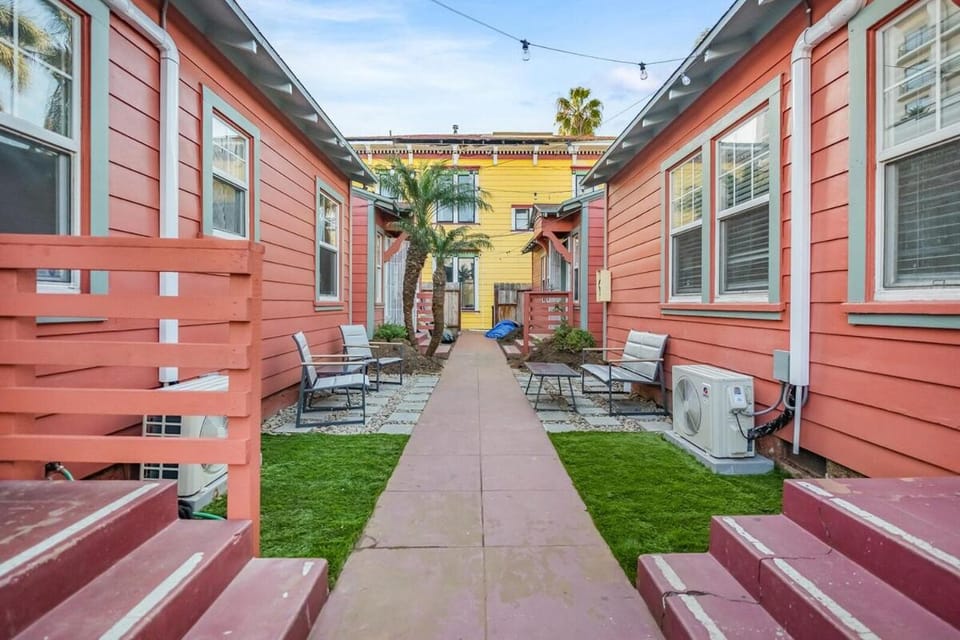 Remodeled 1BD 1920s Craftsman 1666 Apartment in San Diego