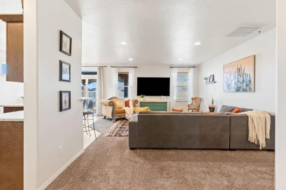 Western Explorer Two Homes Sleeps 20 House in Caldwell