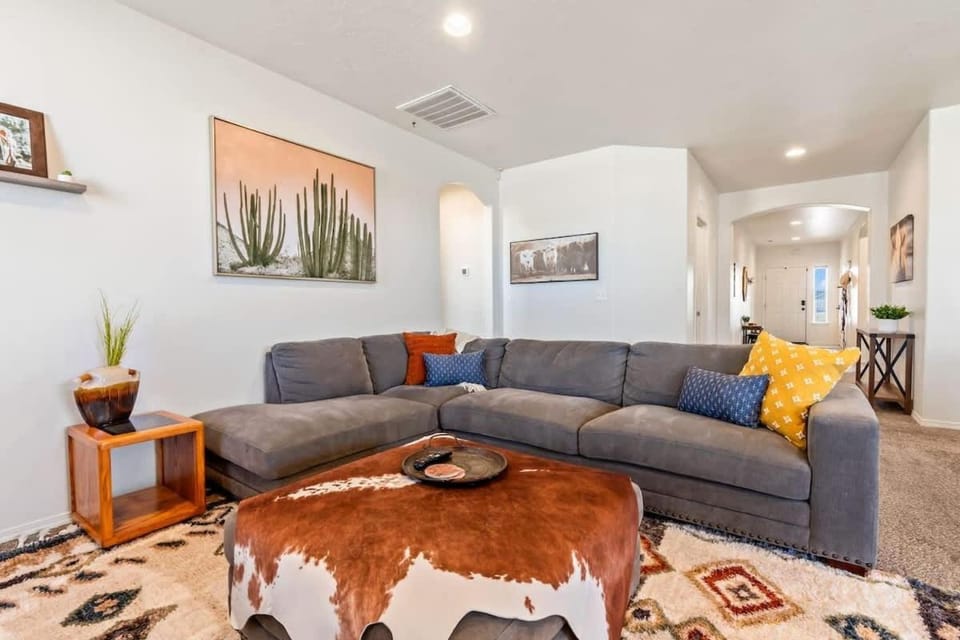 Western Explorer Two Homes Sleeps 20 House in Caldwell