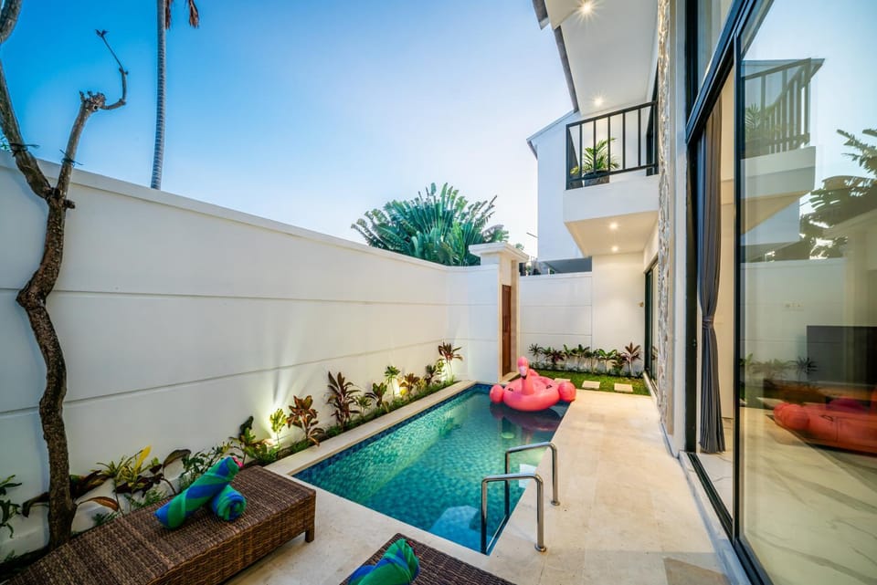 Property building, Day, Natural landscape, Garden, View (from property/room), Balcony/Terrace, Garden view, Pool view, Swimming pool, sunbed