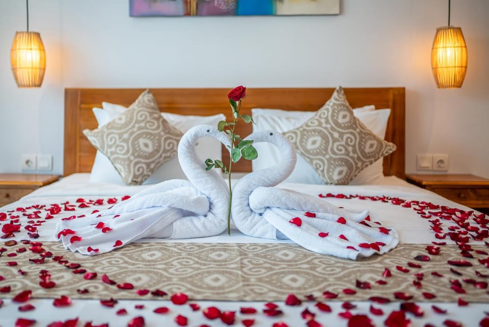 Bed, Photo of the whole room, Bedroom, towels