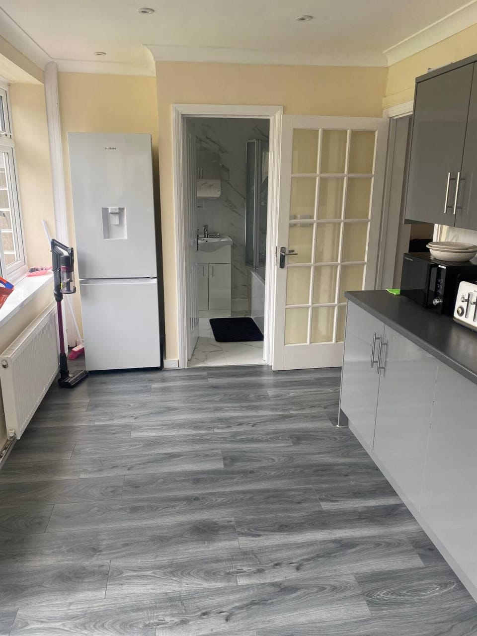 Spacious 4 Bed Contractor House Free Parking House in Maidenhead