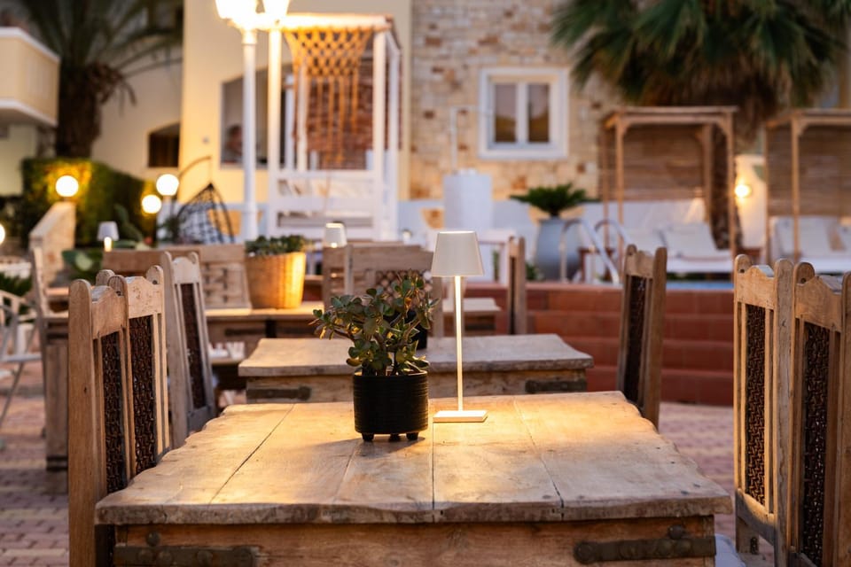 Restaurant/places to eat, Seating area