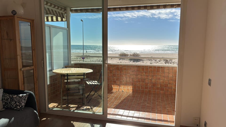 Day, Natural landscape, View (from property/room), Living room, Dining area, Sea view
