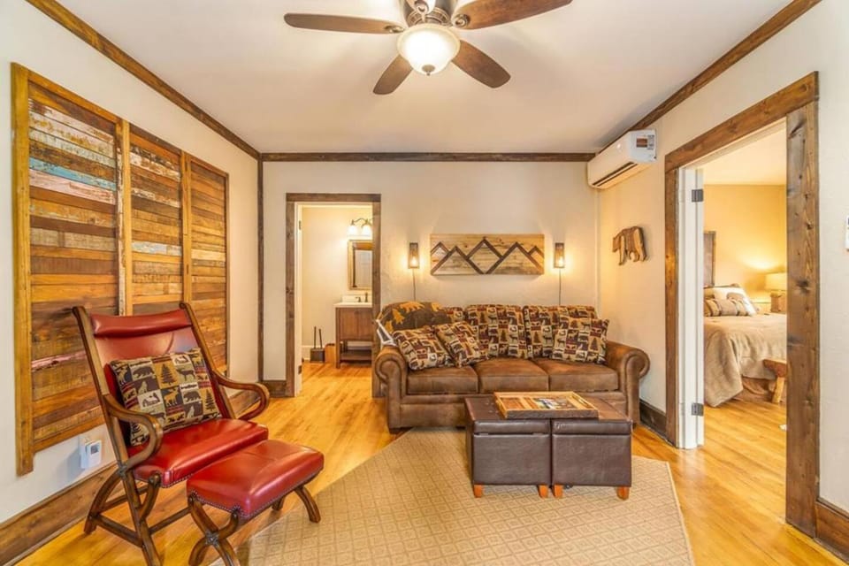 Living room, Seating area, fireplace