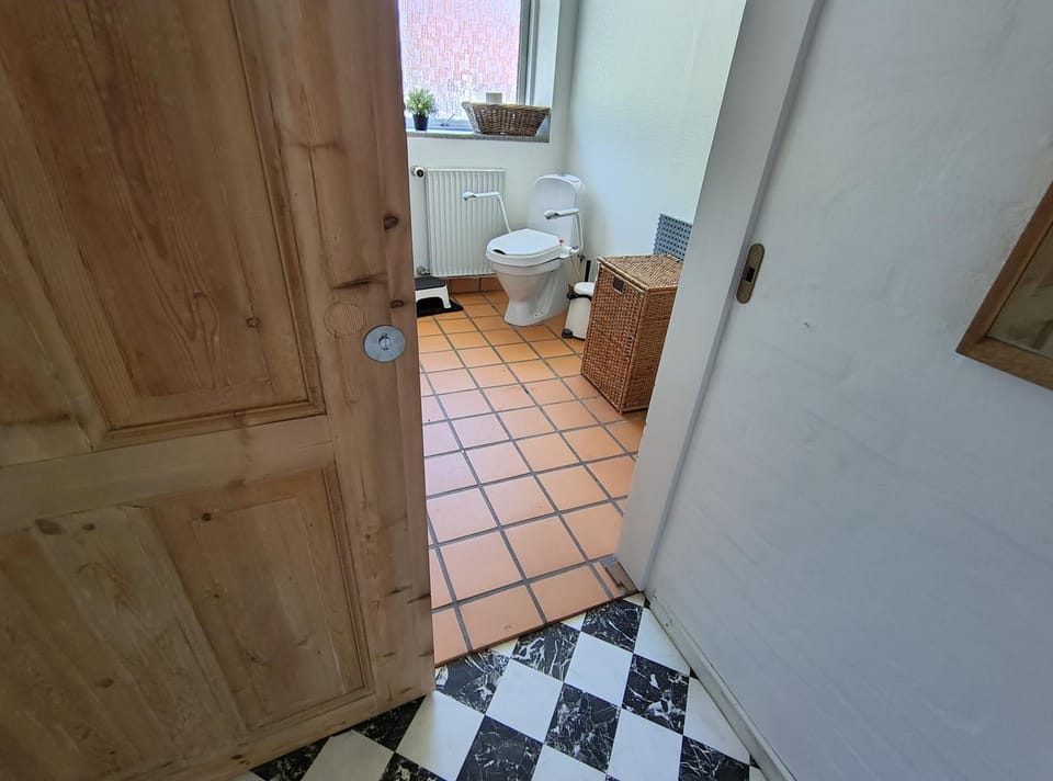 Toilet, Bathroom