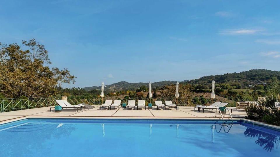 Riverside Heritage Douro Villa with Pool and Views Villa in Porto District