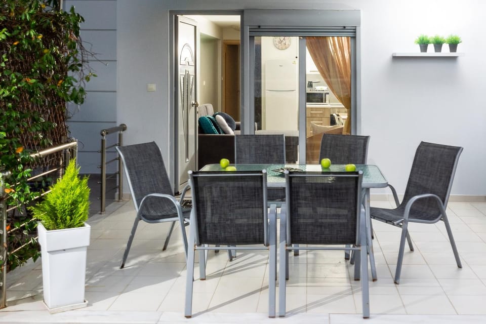 Patio, Dining area