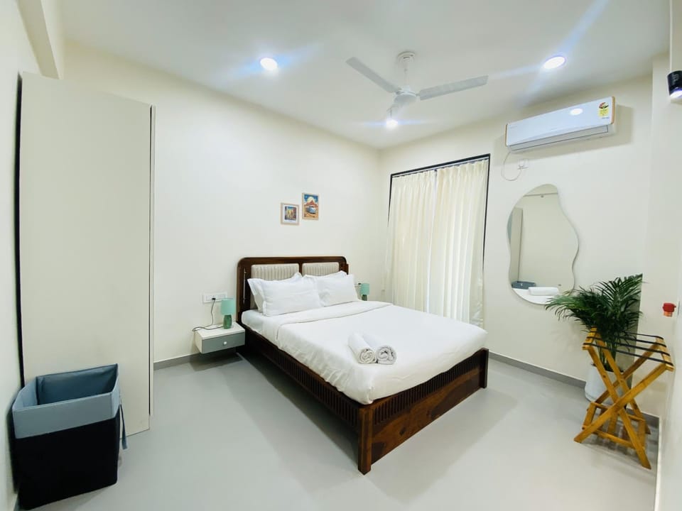 Bed, Photo of the whole room, Bedroom, air conditioner