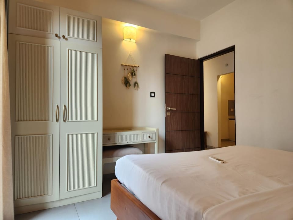 Bed, Photo of the whole room, Bedroom, wardrobe