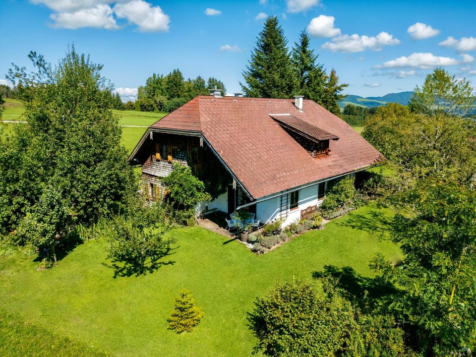 Property building, Spring, Natural landscape, Garden, Garden view, Mountain view