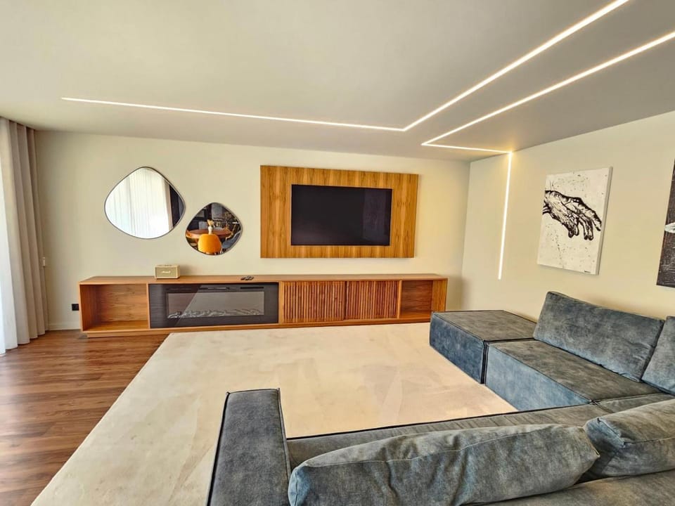 Luxury Rooftop Apartment by LuxiStay – Private Jacuzzi & Sunset Views | Matosinhos Apartment in Matosinhos