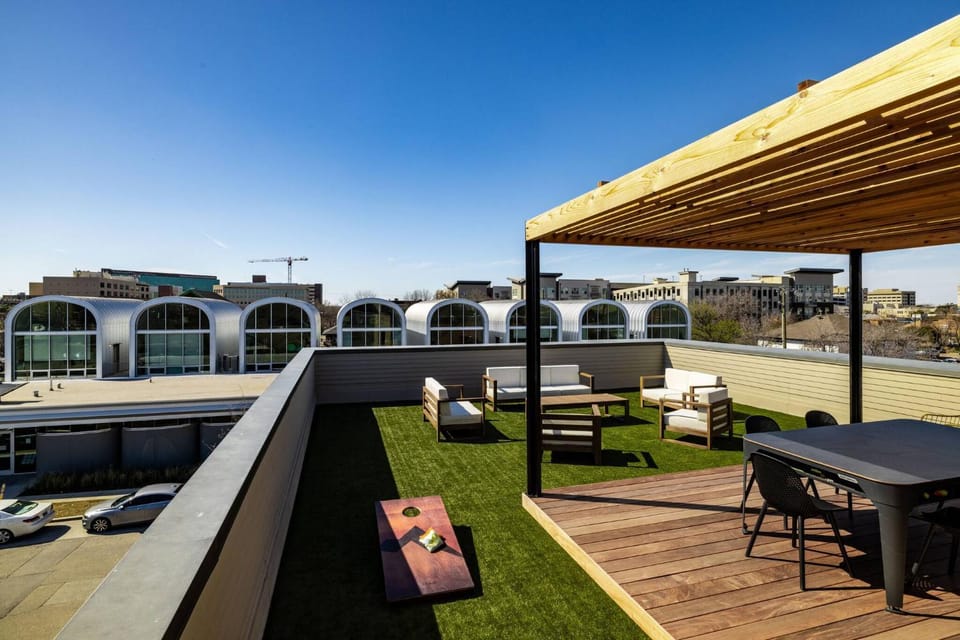 Activities, Billiard, TV and multimedia, Balcony/Terrace, City view