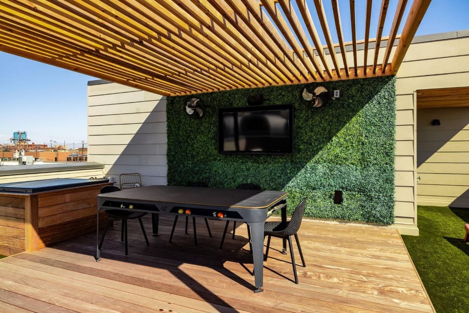 Activities, Billiard, TV and multimedia, Balcony/Terrace, City view