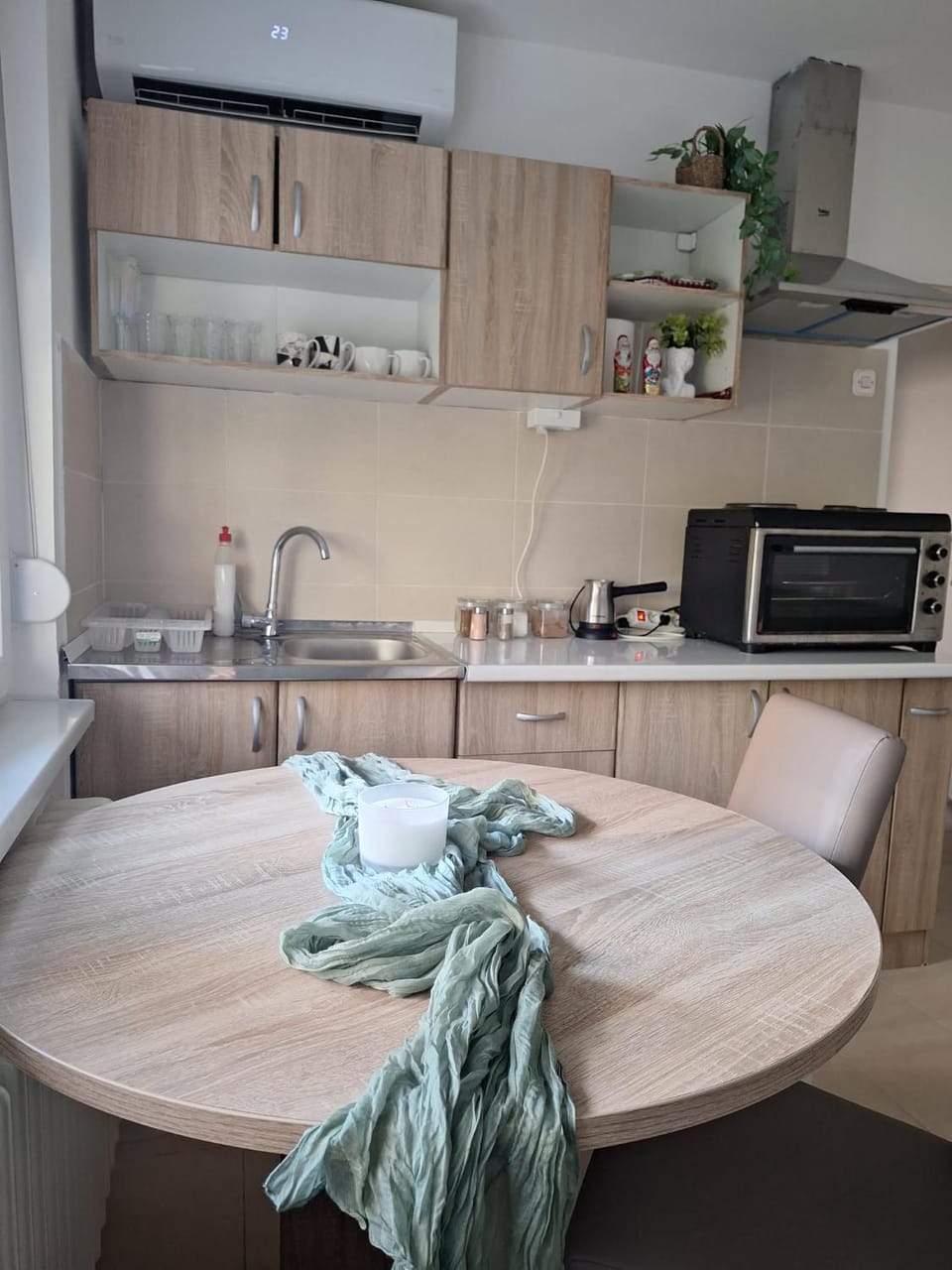 Coffee/tea facilities, Kitchen or kitchenette, Dining area, Breakfast, minibar, stove