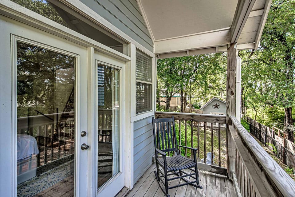 3BR - King Suite Backyard & Fire Pit House in Austin