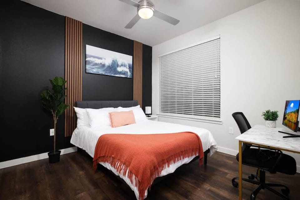 Cozy 2BR w Pool Gym Near Rvrwalk Dome Conv Ctr Apartment in San Antonio