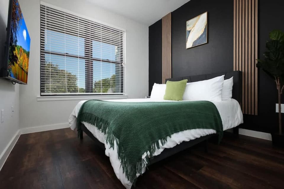 Cozy 2BR w Pool Gym Near Rvrwalk Dome Conv Ctr Apartment in San Antonio