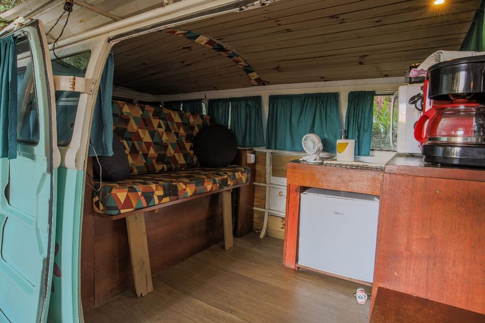 Quinta do Vale - Kombi Home: Lago, escorrega, cascata, piscina, fogo de chão Apartment in Itatiba