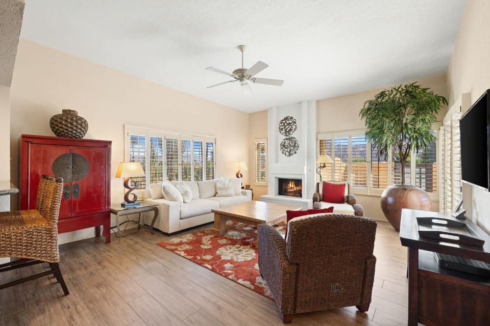 Ironwood Desert Retreat with Private Jacuzzi & Scenic Views Apartment in Palm Desert