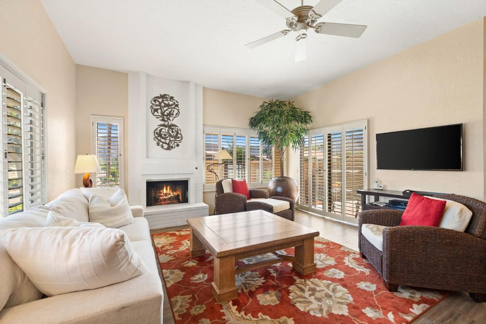 Ironwood Desert Retreat with Private Jacuzzi & Scenic Views Apartment in Palm Desert
