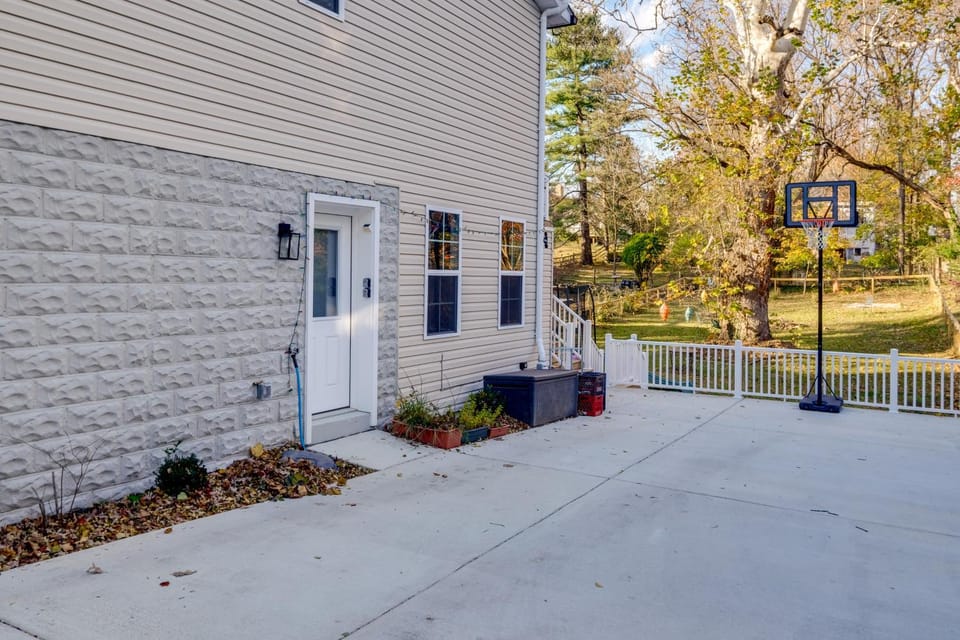 Walk to Metro & Downtown! Cozy Silver Spring Apt Apartment in Takoma Park