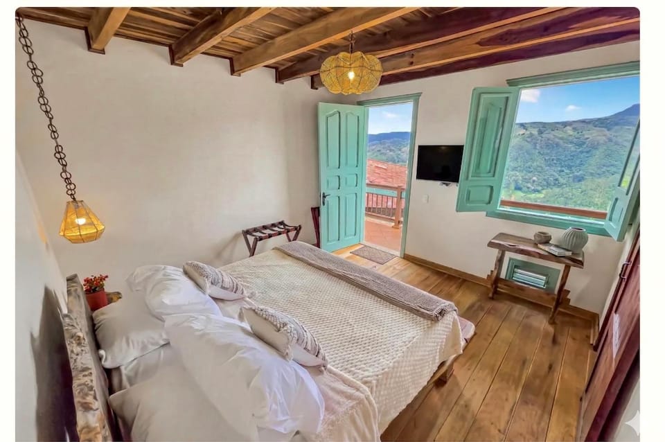 Bedroom, Mountain view