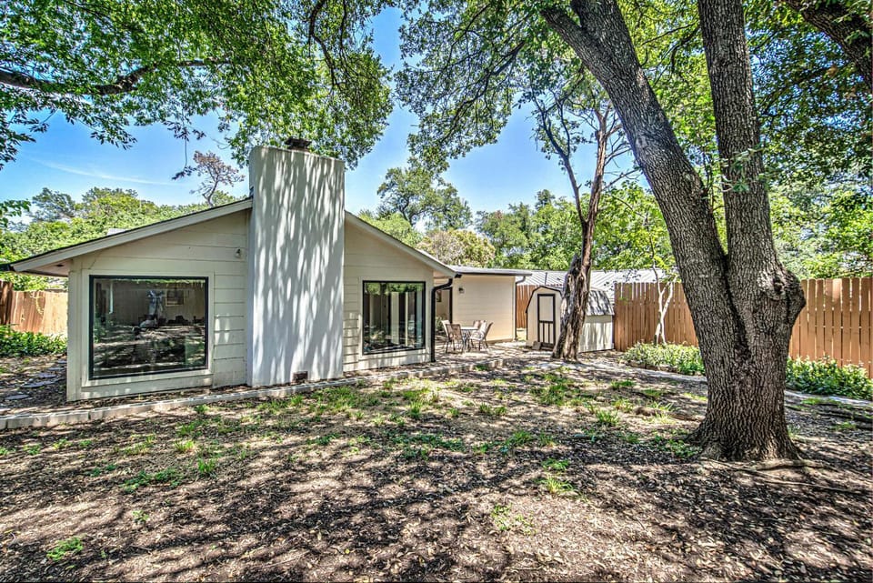 Austin Highlands Retreat - 4BR Home Near SoCo & Downtown ATX House in Austin