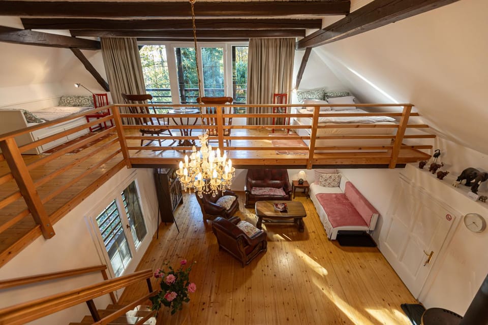 Bed, Living room, Photo of the whole room, Seating area, Bedroom