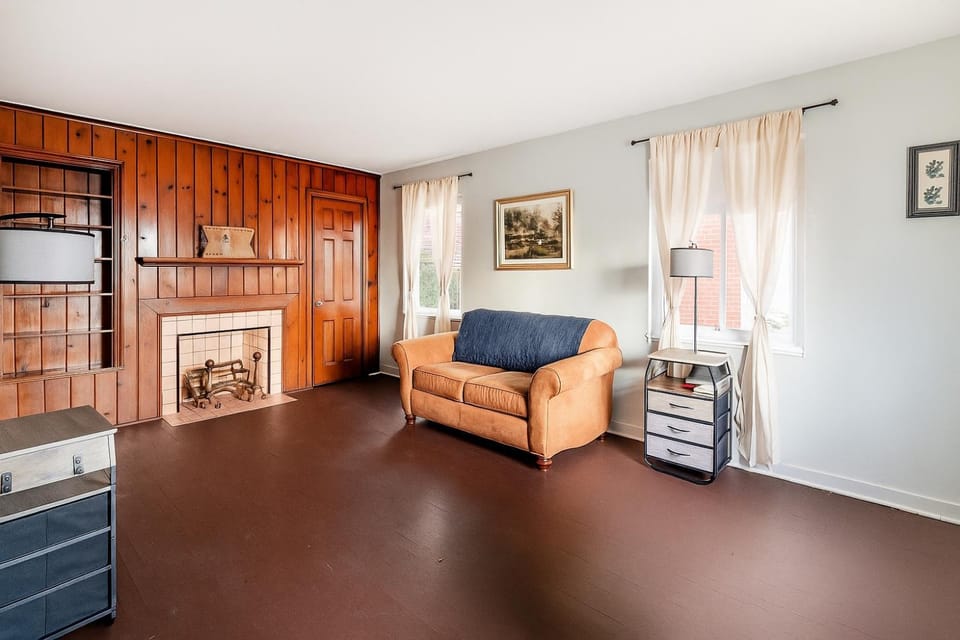 Quiet Pittsburgh 3BR | Parking, AC + Pets House in Pennsylvania