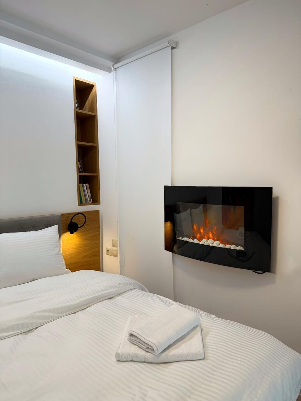 Bed, Photo of the whole room, Bedroom, towels