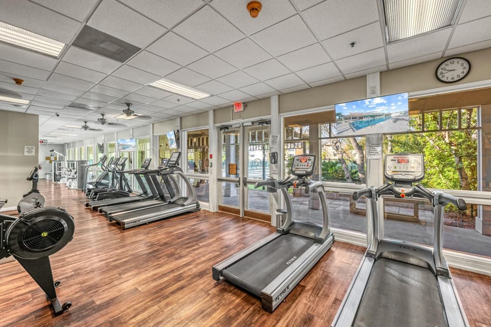 Full Duplex on Longboat Key, Walk to the Gulf + Cedars East Club Access House in Longboat Key