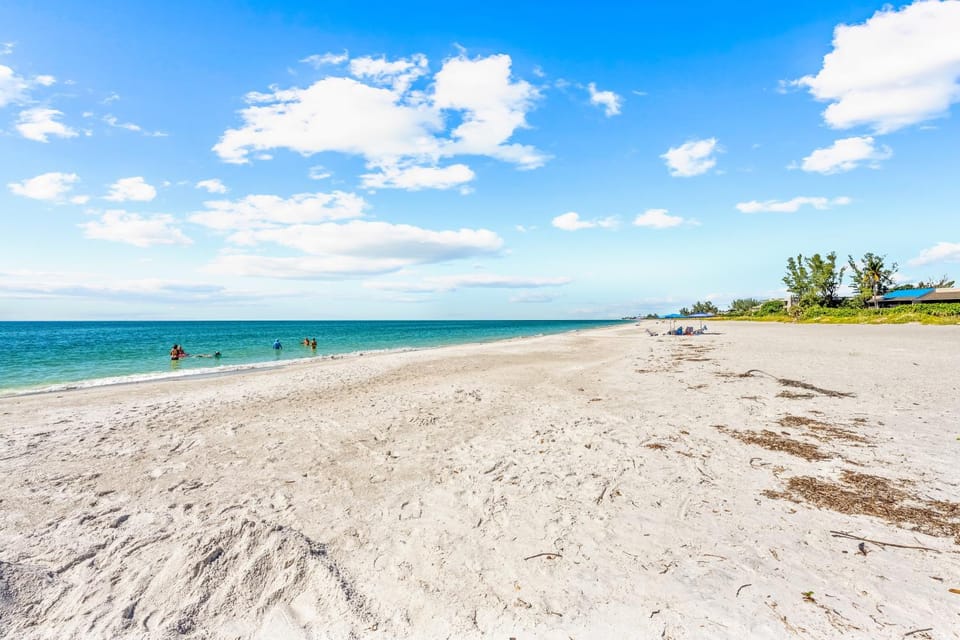 Walk to Beach and Cedars East Club Amenities - Pool, Tennis, Fitness Center House in Longboat Key