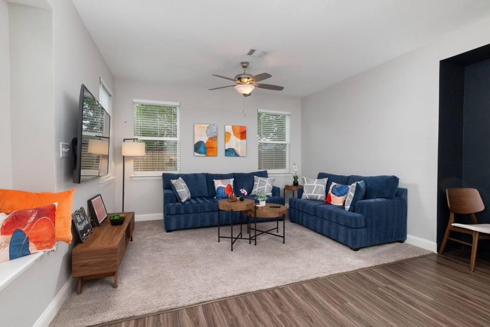 TV and multimedia, Living room, Photo of the whole room, Seating area