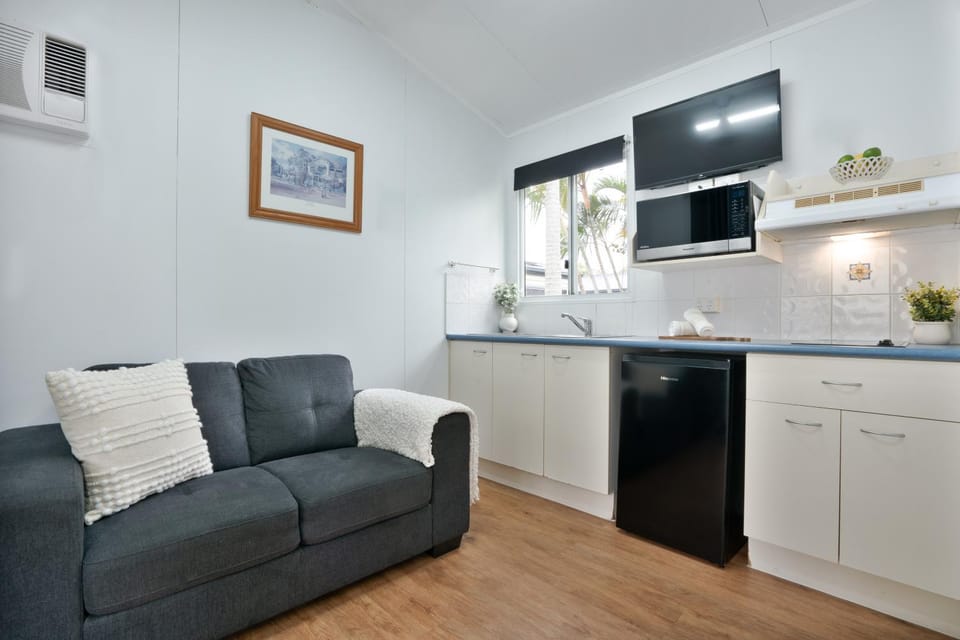 TV and multimedia, Kitchen or kitchenette, Living room, Seating area, minibar