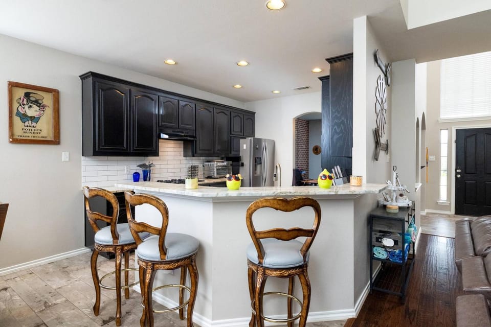 Kitchen or kitchenette, Seating area, Dining area, kitchen
