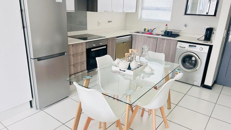 Luxury Fourways Apartment, Pool, Gym and 24hr Security - Ventura Estate Apartment in Sandton