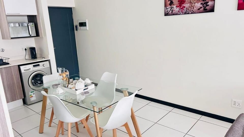 Luxury Fourways Apartment, Pool, Gym and 24hr Security - Ventura Estate Apartment in Sandton