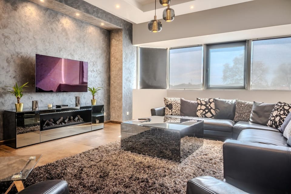 Communal lounge/ TV room, TV and multimedia, Living room