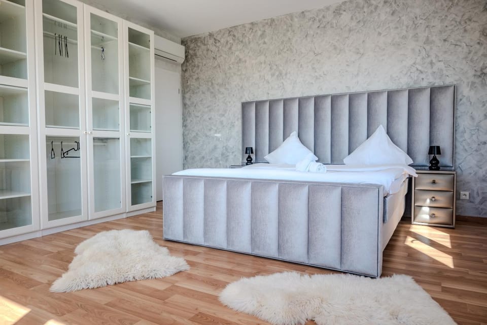 Bed, Photo of the whole room, Bedroom, towels, wardrobe