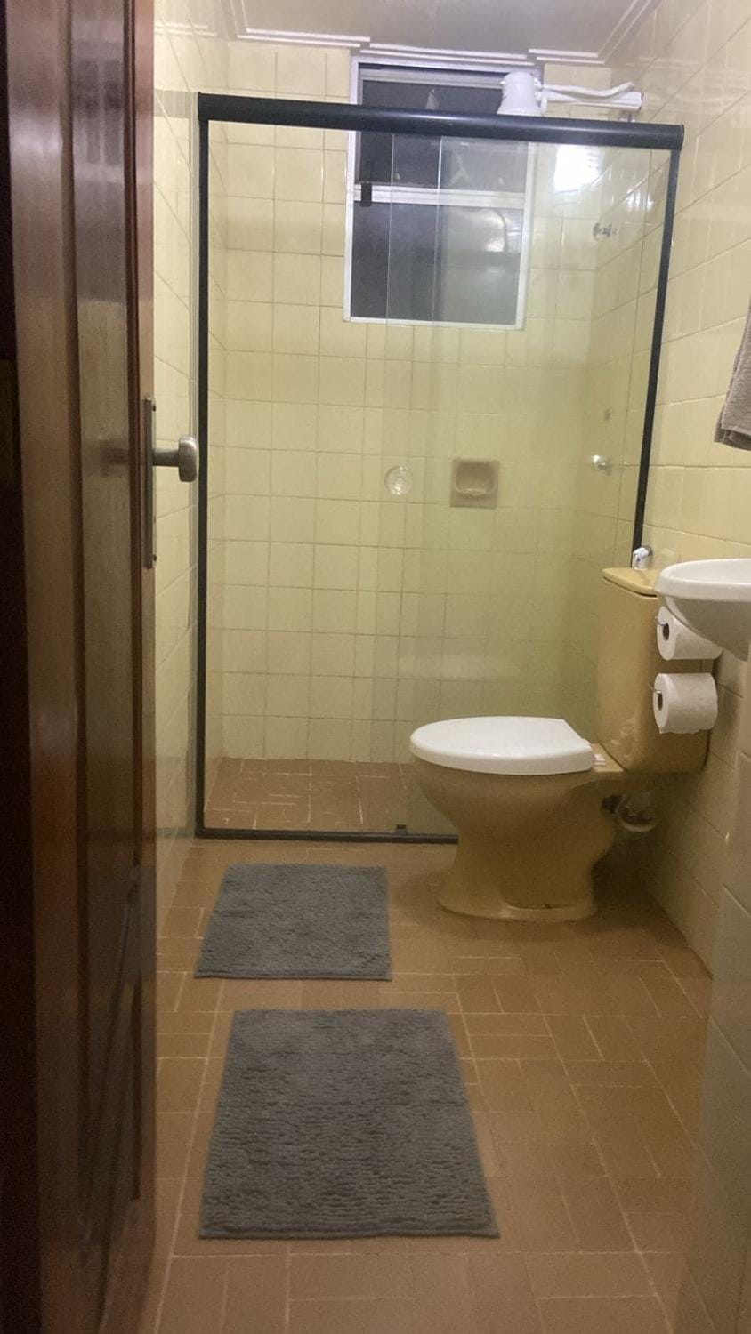 1 suíte cama king, 2 quartos com camas casal, 1 garagem, próx Basílica Apartment in Belém