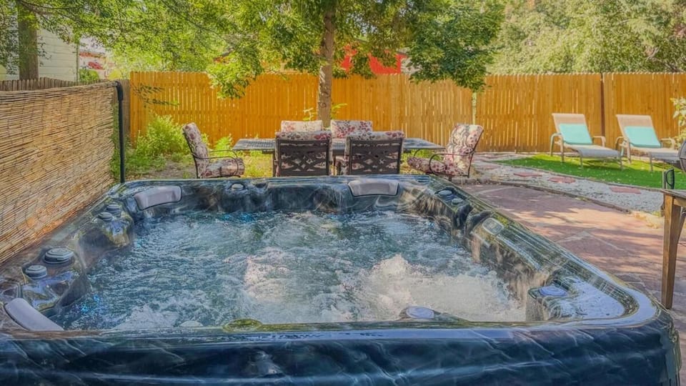 4BR Family Retreat with Hot Tub & Mountain Views Spacious Living, Fully Equipped Kitchen, Private Yard, Near Downtown Colorado Springs Attractions House in Colorado Springs